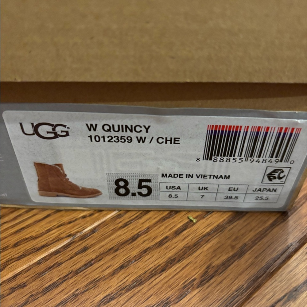UGG Quincy Boots - Picture 9 of 9